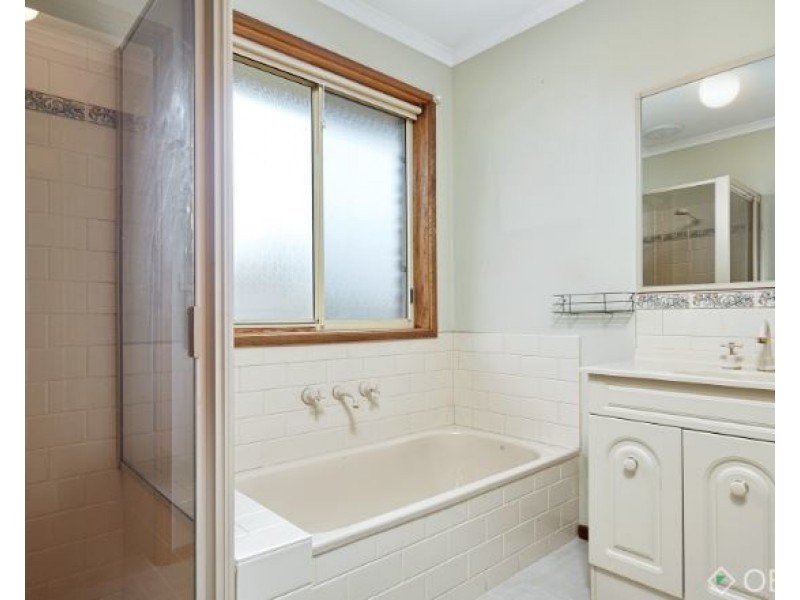 2/2 Janette Close, Warragul VIC 3820