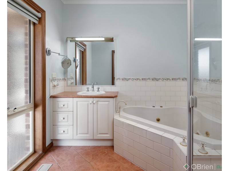 10 Hunter Close, Drouin VIC 3818