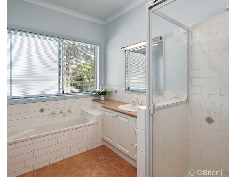 10 Hunter Close, Drouin VIC 3818