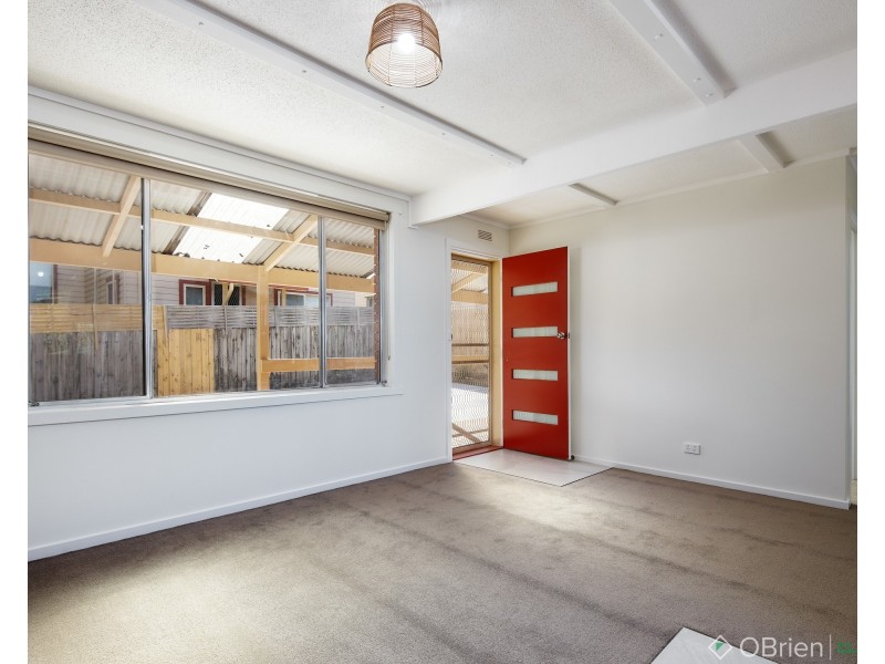 3/6 Railway Avenue, Drouin VIC 3818