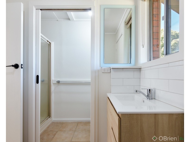 3/6 Railway Avenue, Drouin VIC 3818