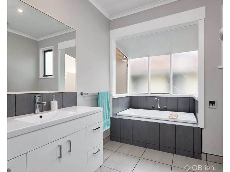 33 Burton Street, Warragul VIC 3820