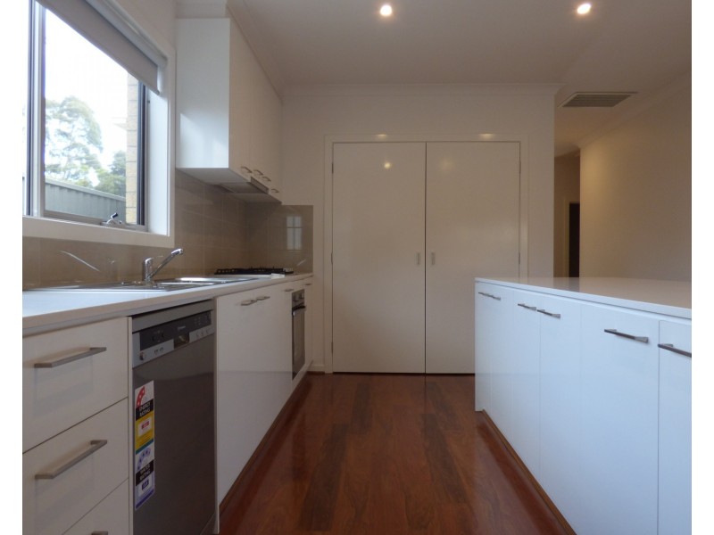 1/275a Princes Way, Drouin VIC 3818