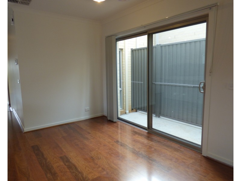 1/275a Princes Way, Drouin VIC 3818