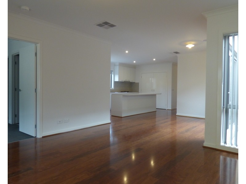 1/275a Princes Way, Drouin VIC 3818