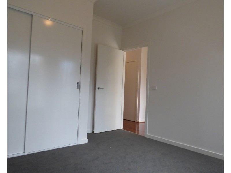 1/275a Princes Way, Drouin VIC 3818