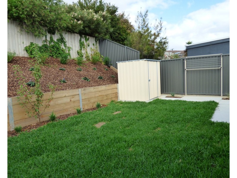 1/275a Princes Way, Drouin VIC 3818