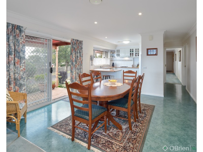 24 Eade Avenue, Warragul VIC 3820