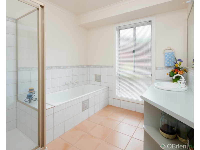 24 Eade Avenue, Warragul VIC 3820