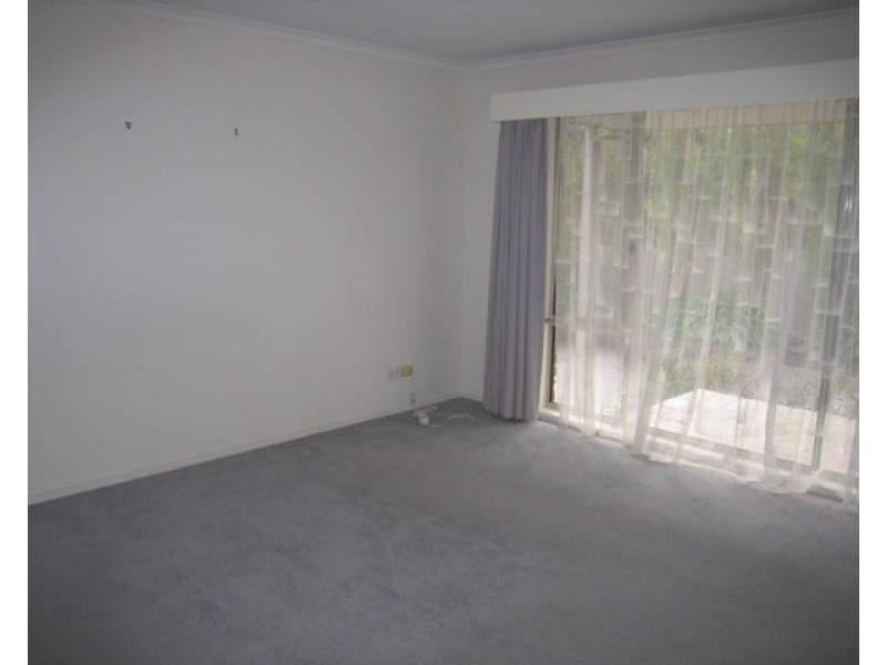 8 Willow Crescent, Warragul VIC 3820