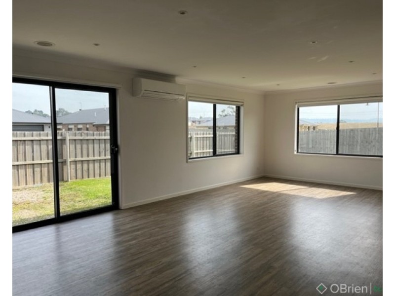 8 Angus Road, Traralgon VIC 3844