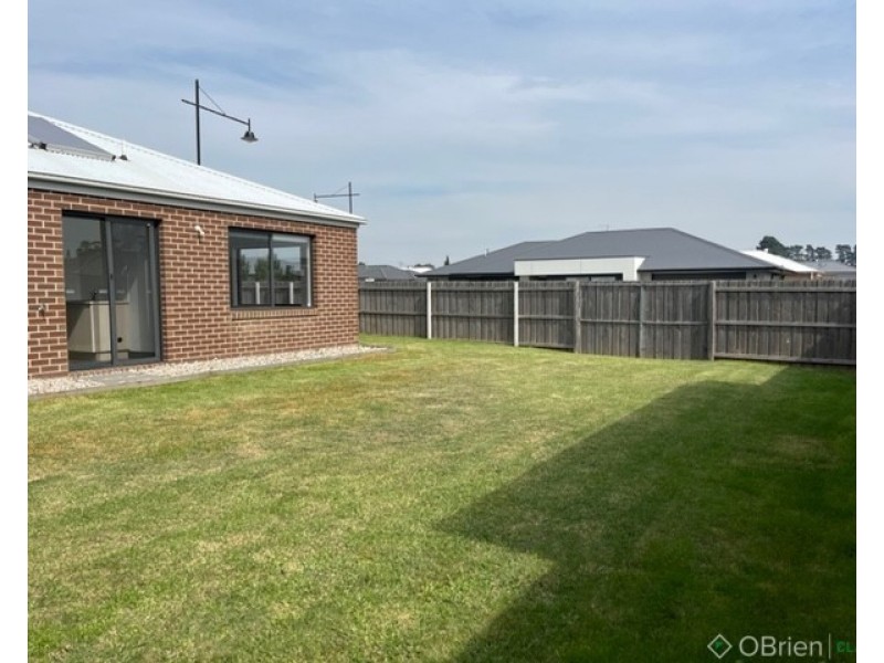 8 Angus Road, Traralgon VIC 3844