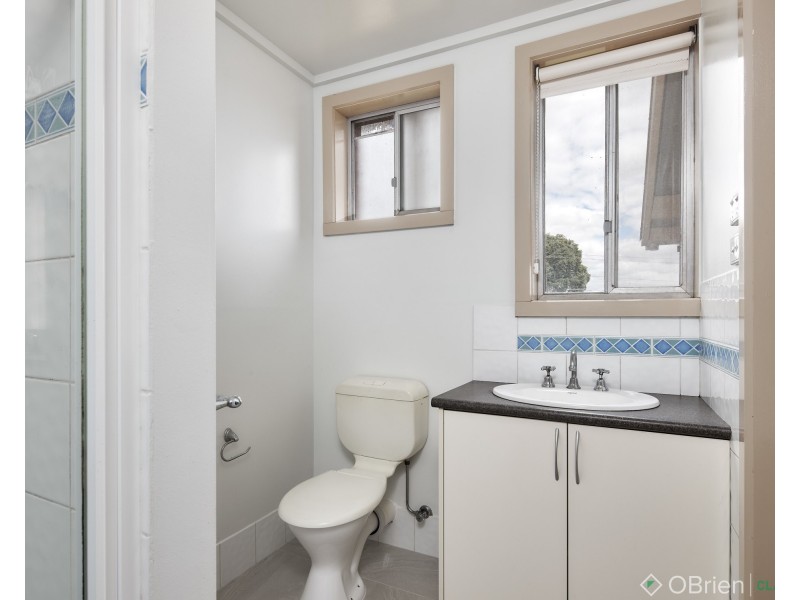 1/6 Railway Avenue, Drouin VIC 3818