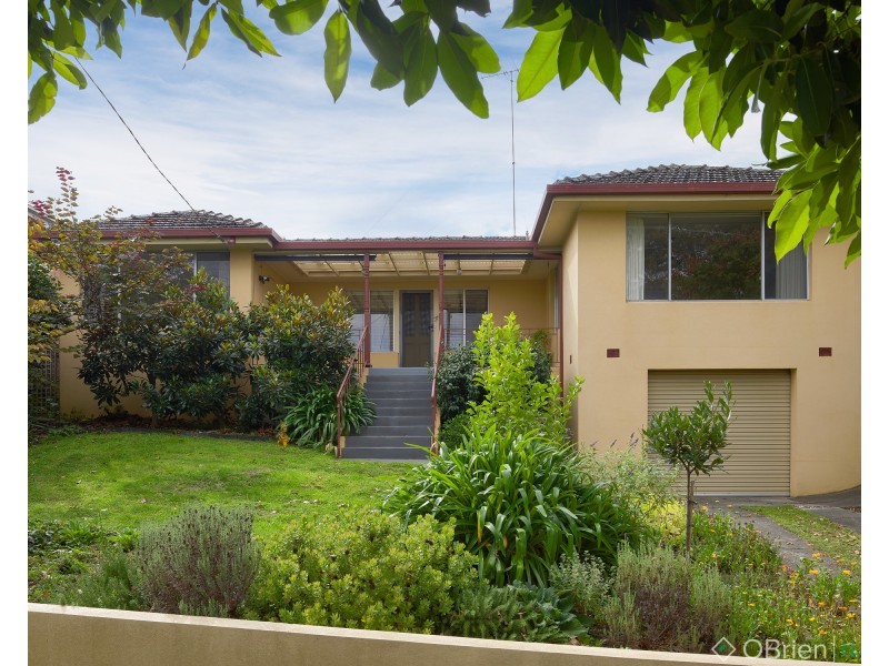 27 Clifford Street, Warragul VIC 3820