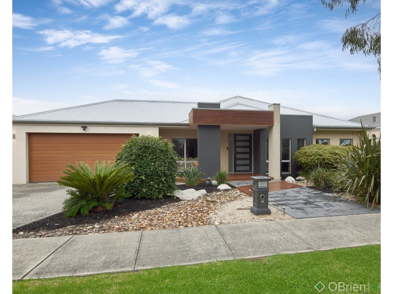 16 Booth Place, Pakenham VIC 3810