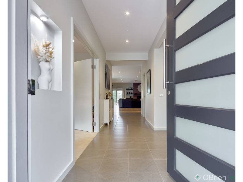 16 Booth Place, Pakenham VIC 3810