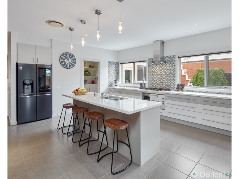 16 Booth Place, Pakenham VIC 3810