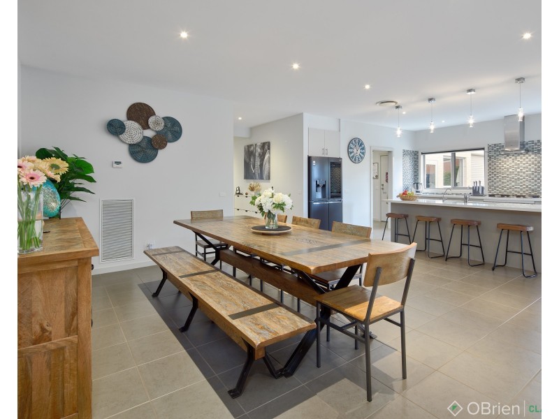 16 Booth Place, Pakenham VIC 3810