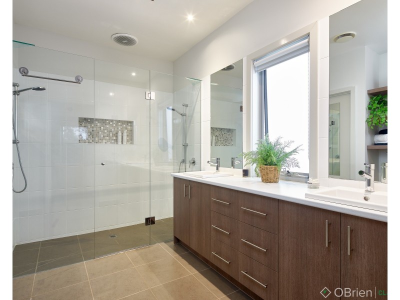 16 Booth Place, Pakenham VIC 3810