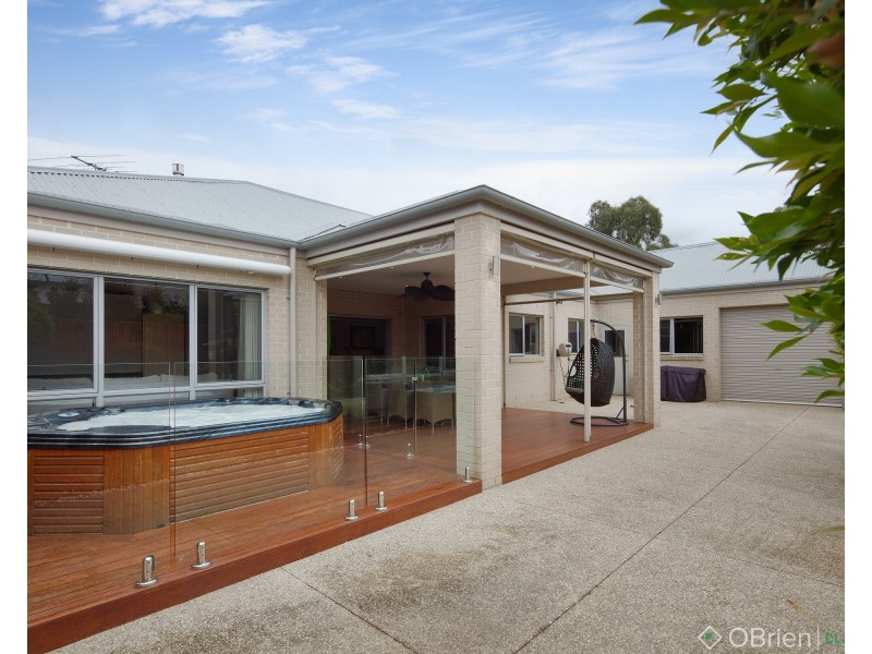 16 Booth Place, Pakenham VIC 3810