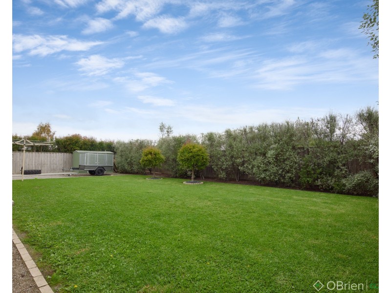 16 Booth Place, Pakenham VIC 3810