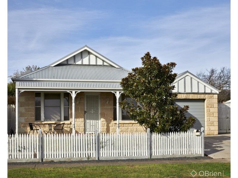 4 Bateson Court, Drouin VIC 3818