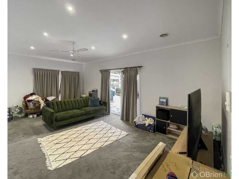 4 Bateson Court, Drouin VIC 3818