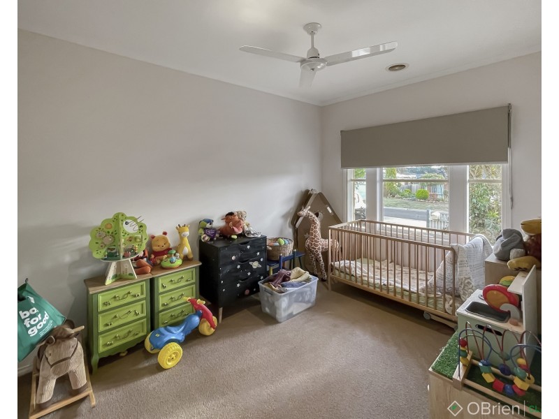 4 Bateson Court, Drouin VIC 3818
