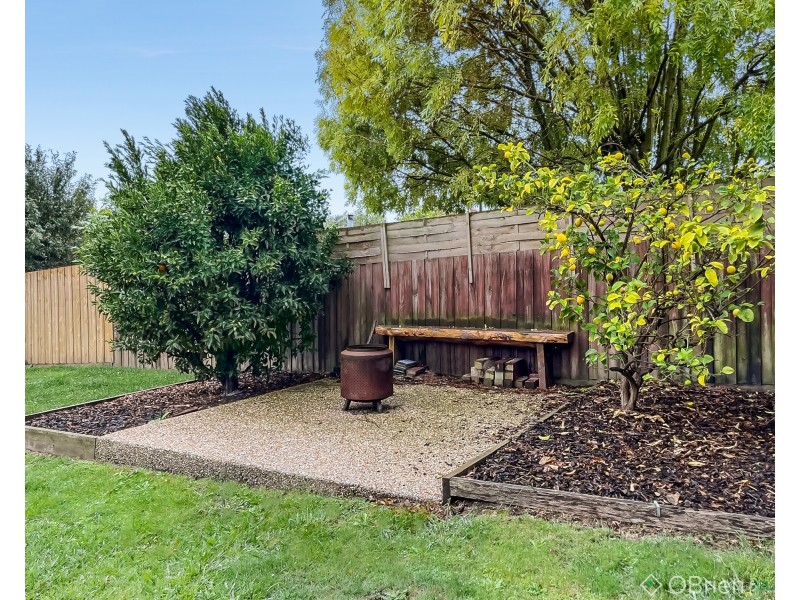 19 Adam Court, Drouin VIC 3818
