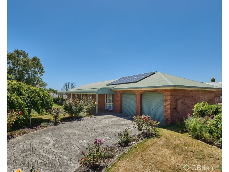 9 Jackson Drive, Drouin VIC 3818