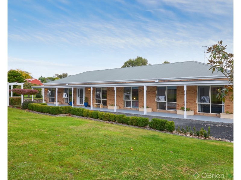 54 Fairway Drive, Drouin VIC 3818