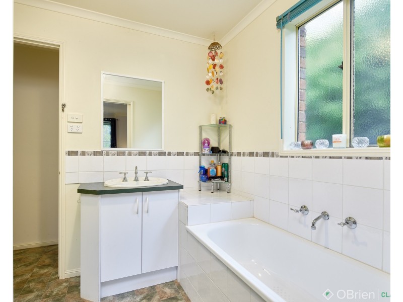 10 Eden Place, Drouin VIC 3818
