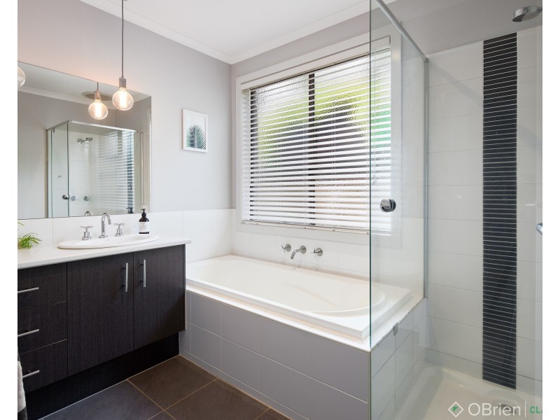 29 Hatfield Drive, Drouin VIC 3818