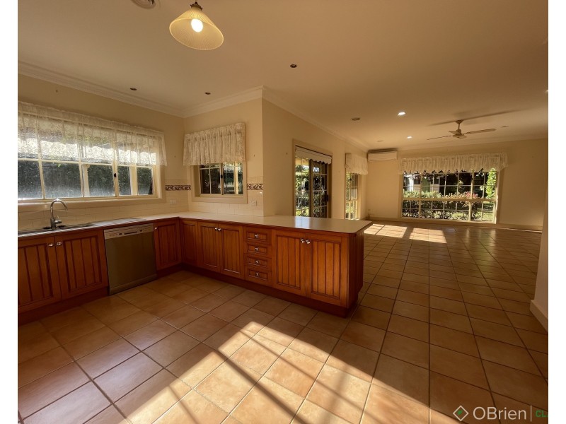 13 Oak Court, Warragul VIC 3820