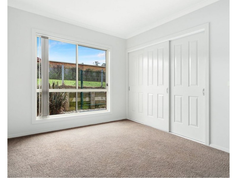 8 Hatfield Drive, Drouin VIC 3818