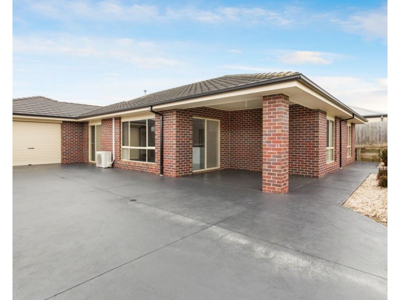 8 Hatfield Drive, Drouin VIC 3818