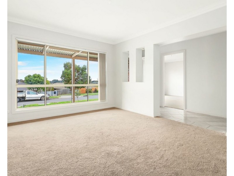 8 Hatfield Drive, Drouin VIC 3818