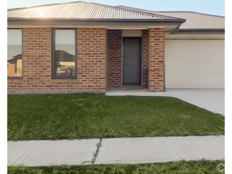 26 Napoleon Boulevard, Moe VIC 3825