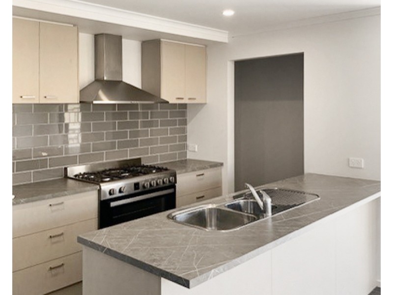 26 Napoleon Boulevard, Moe VIC 3825