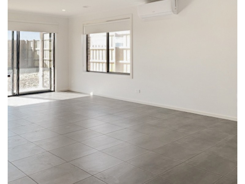 26 Napoleon Boulevard, Moe VIC 3825