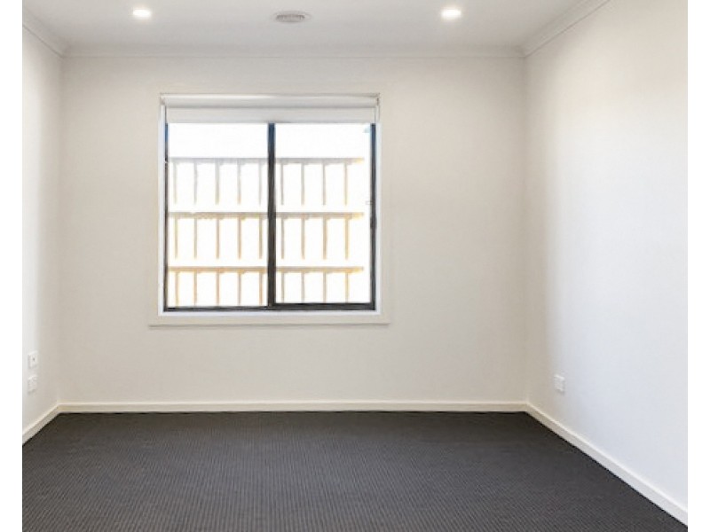 26 Napoleon Boulevard, Moe VIC 3825