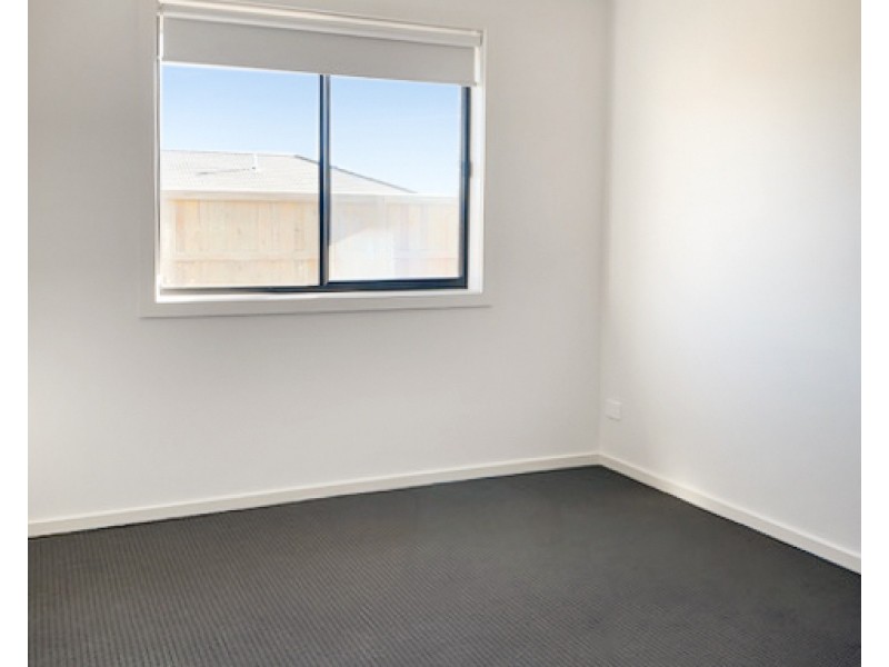 26 Napoleon Boulevard, Moe VIC 3825