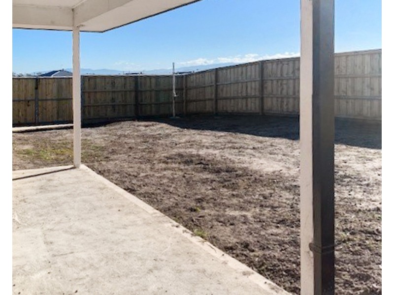 26 Napoleon Boulevard, Moe VIC 3825