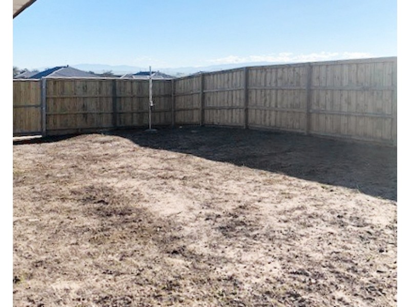 26 Napoleon Boulevard, Moe VIC 3825