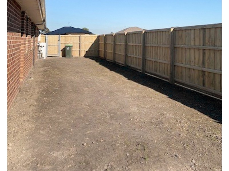 26 Napoleon Boulevard, Moe VIC 3825