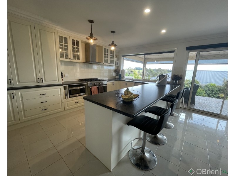 27 Shae Crescent, Drouin VIC 3818