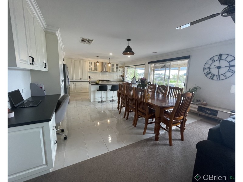 27 Shae Crescent, Drouin VIC 3818