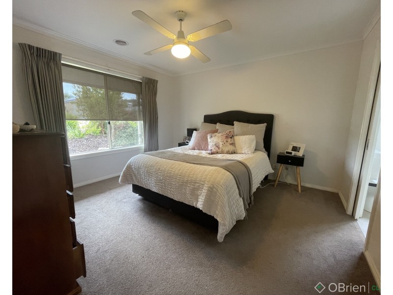 27 Shae Crescent, Drouin VIC 3818