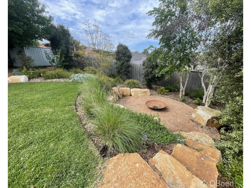 27 Shae Crescent, Drouin VIC 3818