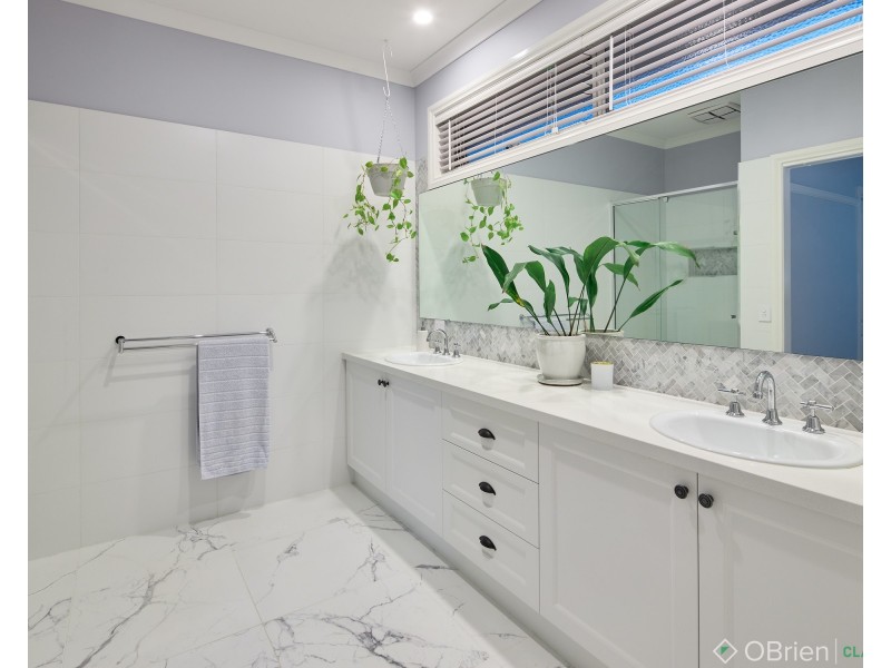 2 Bushy Park Court, Drouin VIC 3818